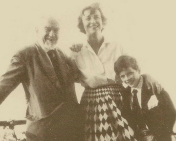 Jack Philby, his wife Dora and son Kim in the 1930s.