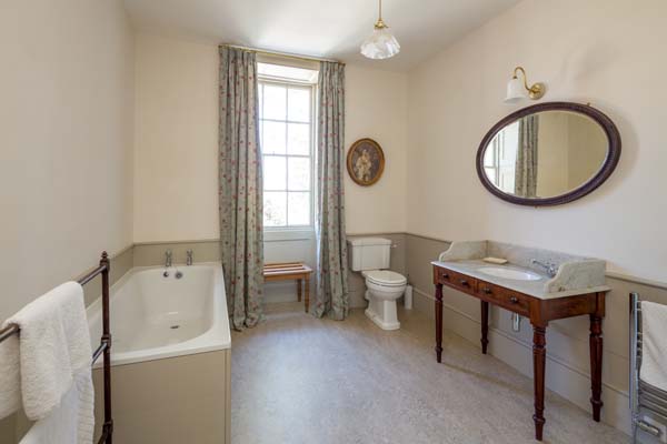 belmont-interior-bathroom-600x400