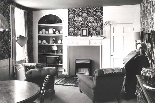 clothfair-history-oldlivingroom-600x400