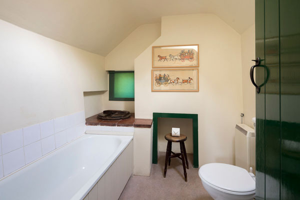 Lengthsmans-cottage-interior-bathroom-600x400