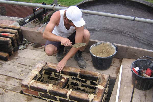 lengthsmanscottage-restoration-Rebuildingchimney2-600x400